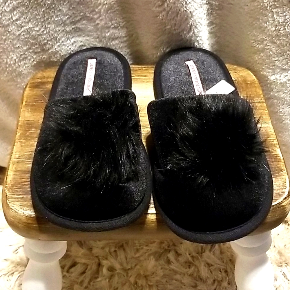 Victoria Secret Slippers Size M Brand new w/tags